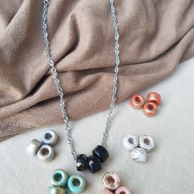 Collier inox - chaîne argenté et assortiment de perles colorés en céramique