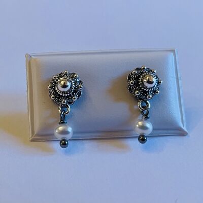 Silberne Zeeland-Knopf-Ohrringe, 6 mm, mit Süßwasserperlen
