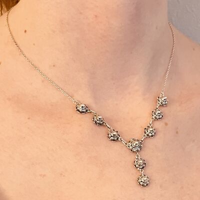 Silver Y-necklace with 1 Zeeland Button of 10mm and 8 of 8mm