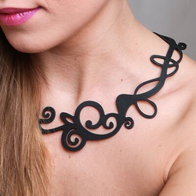 Black Curve Necklace