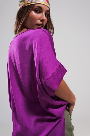 Top à manches courtes en satin violet 4