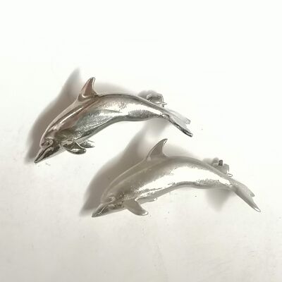 Broche dauphin sculptée à la main en argent
