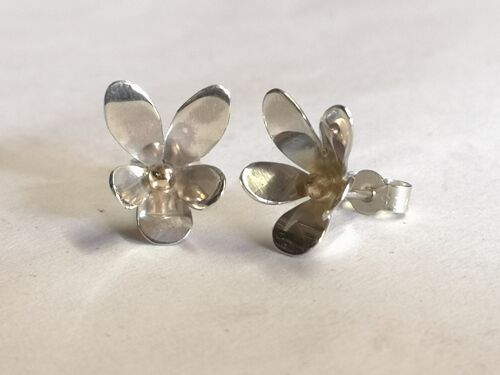 Viola studs in Silver with a gold bead