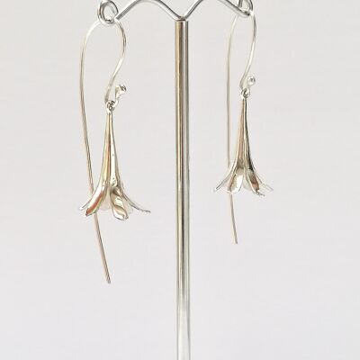 Tropfenblumen-Ohrringe, handgefertigt aus Silber