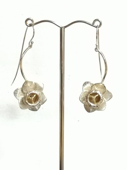 Daffodil drop earrings made from Silver