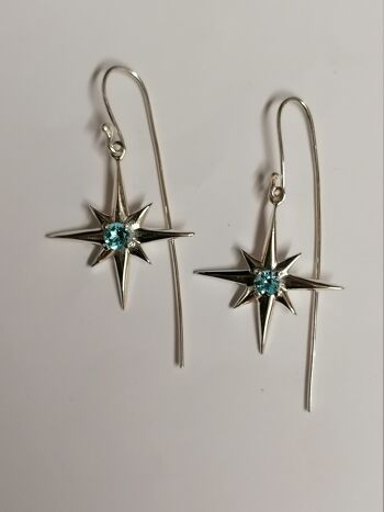Boucles d'oreilles étoiles faites à la main en argent sterling serties d'une pierre de topaze bleue 3