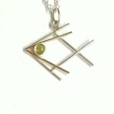 Colgante pez hecho a mano en Plata y oro de 9 ct engastado con un peridoto