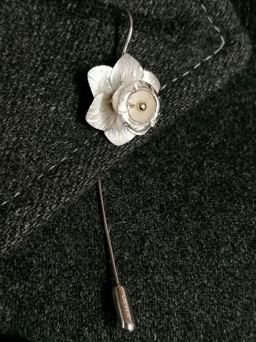 Daffodil pin hand made from Sterling Silver with a 9ct Gold bead