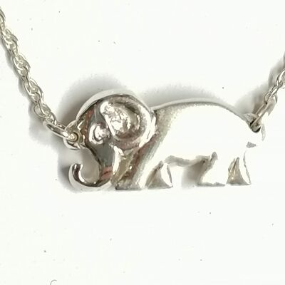 Ciondolo elefante realizzato a mano in argento sterling