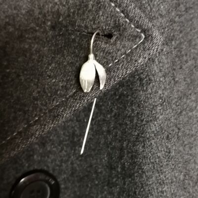 Snowdrop Pin hecho a mano de plata