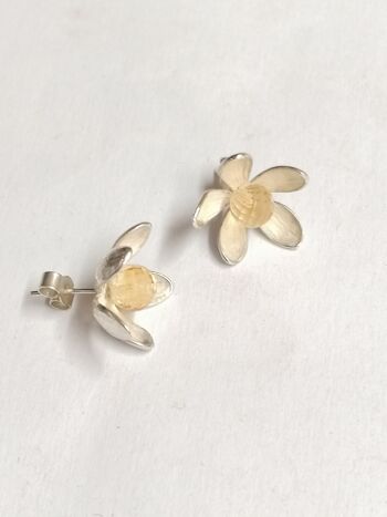 Puces d'oreilles fleurs en Argent et serties d'une perle de Citrine de 6 mm 4