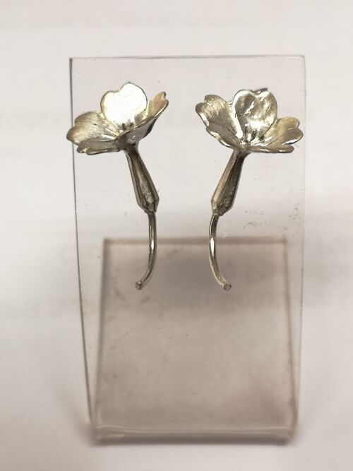 Primrose earstuds made from Silver