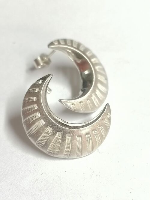 Crescent earstuds made from Silver