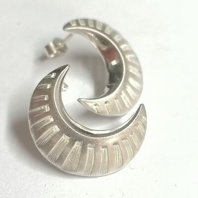 Crescent earstuds made from Silver