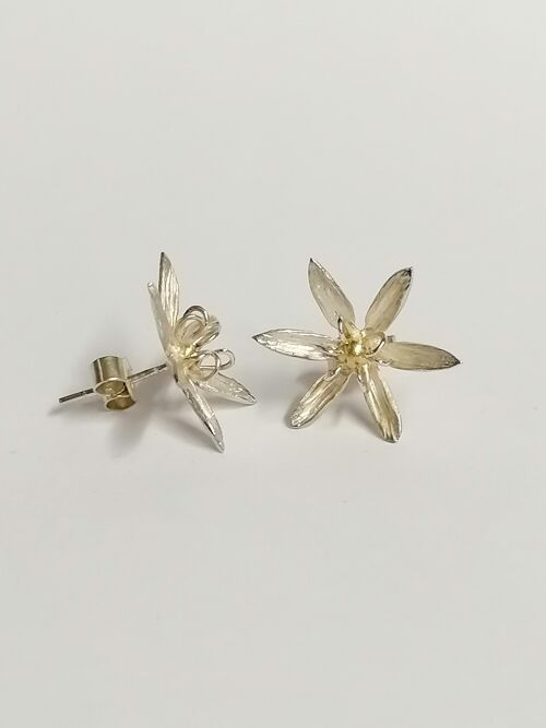 Camassia studs made from Silver with a 9ct gold bead