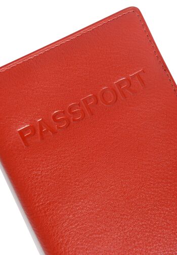 SADDLER "HARPER" Porte-passeport luxueux en cuir véritable pour femmes | Designer Travel Wallet - Parfait pour les cartes de débit de crédit Passport Mileage | Couverture de passeport pour femmes | Coffret cadeau - Rouge 5