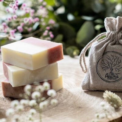 ROSE SHEA EXFOLIATING SOAP - Soap with its packaging