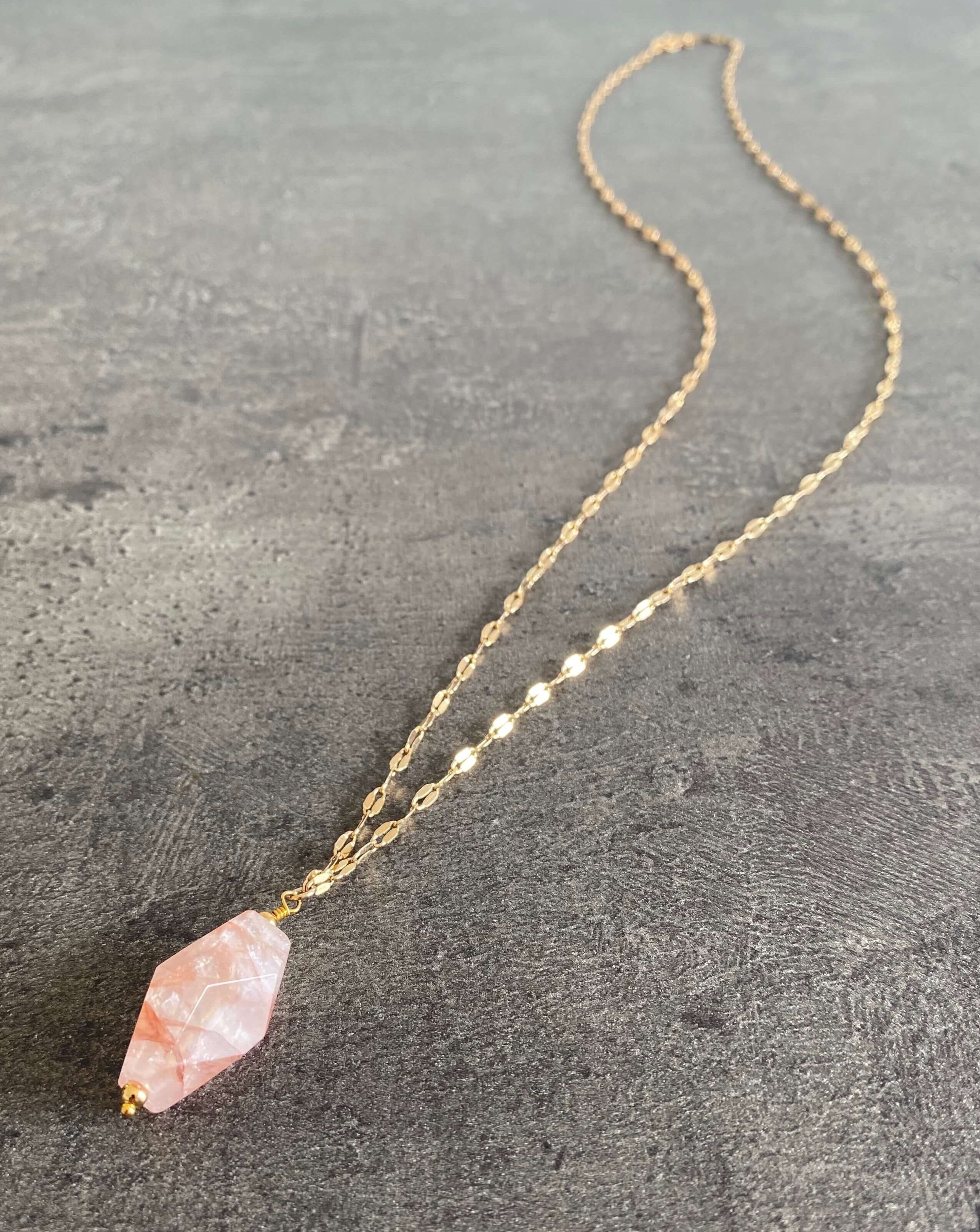 Halskette N°2 - Freyja - Erdbeerquarz
