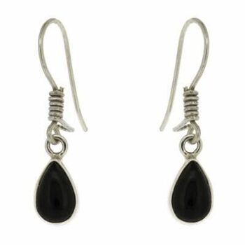 Petites boucles d'oreilles en forme de goutte d'onyx et boîte de présentation