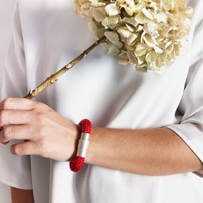 Linear SIMPLE BRACELET | Carlotta red scarab