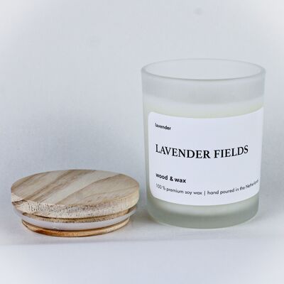 Lavendelfeld – Sojakerze, weißes Glas + Holzdeckel