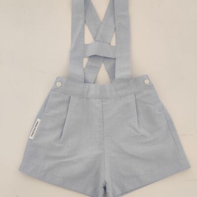 Pantalón corto tipo oxford azul con tirantes y barra.