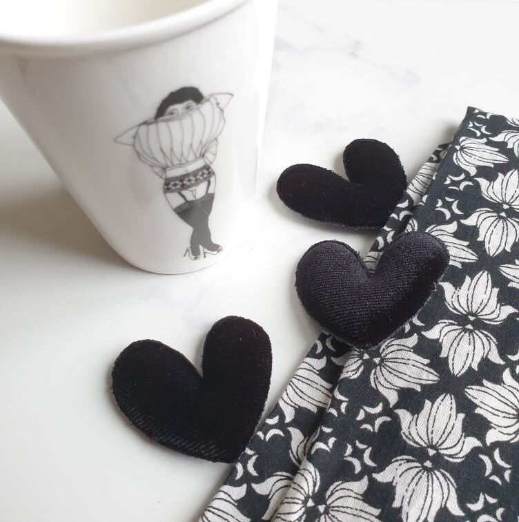 Spilla alla cannella nera