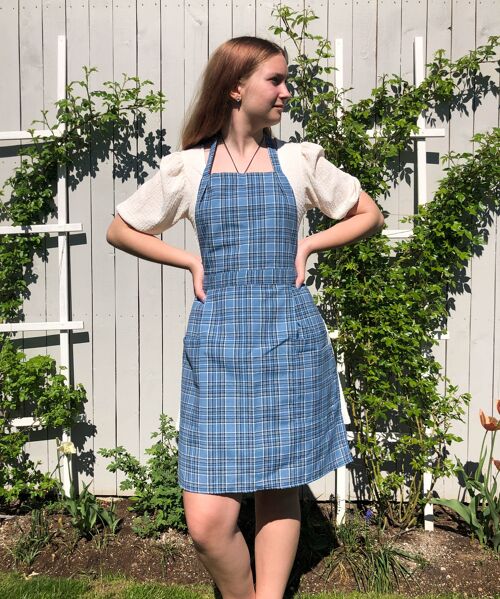 Tartan plaid blue apron for women with two front pockets.