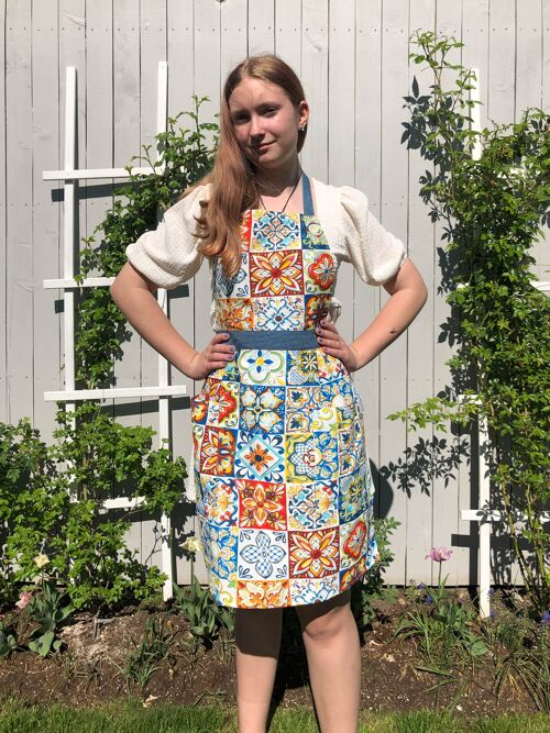 Colourful farmhouse apron for women, tiles print retro style woman apron with pockets