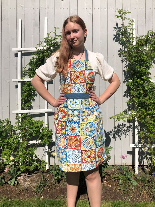 Colourful farmhouse apron for women, tiles print retro style woman apron with pockets