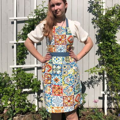 Colourful farmhouse apron for women, tiles print retro style woman apron with pockets