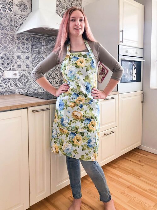 Floral apron for women. Roses print cooking apron with pockets. Kitchen apron with roses