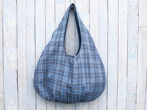 Large hobo beach bag. Plaid tartan style Hobo summer bag. Reversible bag.