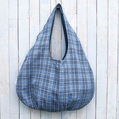 Large hobo beach bag. Plaid tartan style Hobo summer bag. Reversible bag.