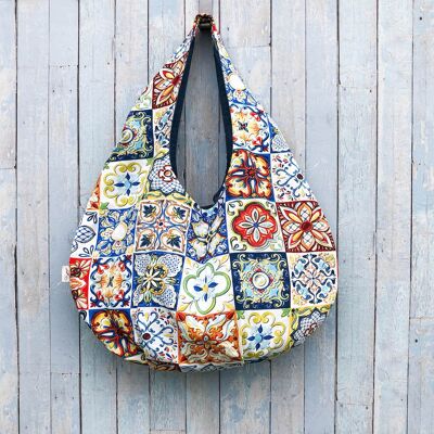 Große Hobo-Strandtasche. Hobo-Sommertasche im mediterranen Stil. Große Tragetasche.