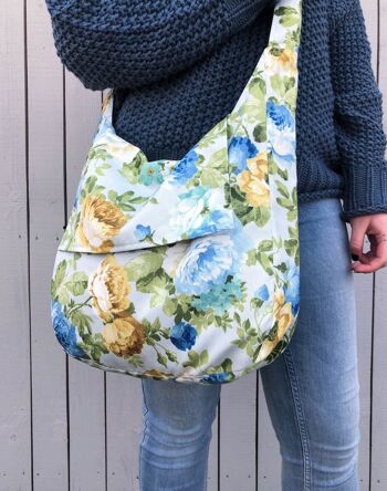 Sac à bandoulière hobo floral imprimé roses bleues. Sac à main hobo en tissu. 2