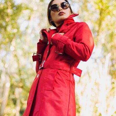 Trench-coat imperméable rouge élégant. Slow Fashion fabriqué en / par Espagne