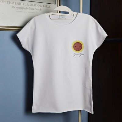 M 07 white t-shirt with Sunflower print