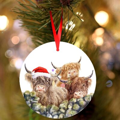 Village Gossip, vaches Highland, décoration de Noël à suspendre en céramique blanche, ornement d'arbre par Jane Bannon