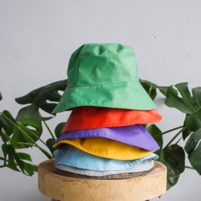 Elegante berretto da acqua verde muschio. Slow Fashion made in/by Spain