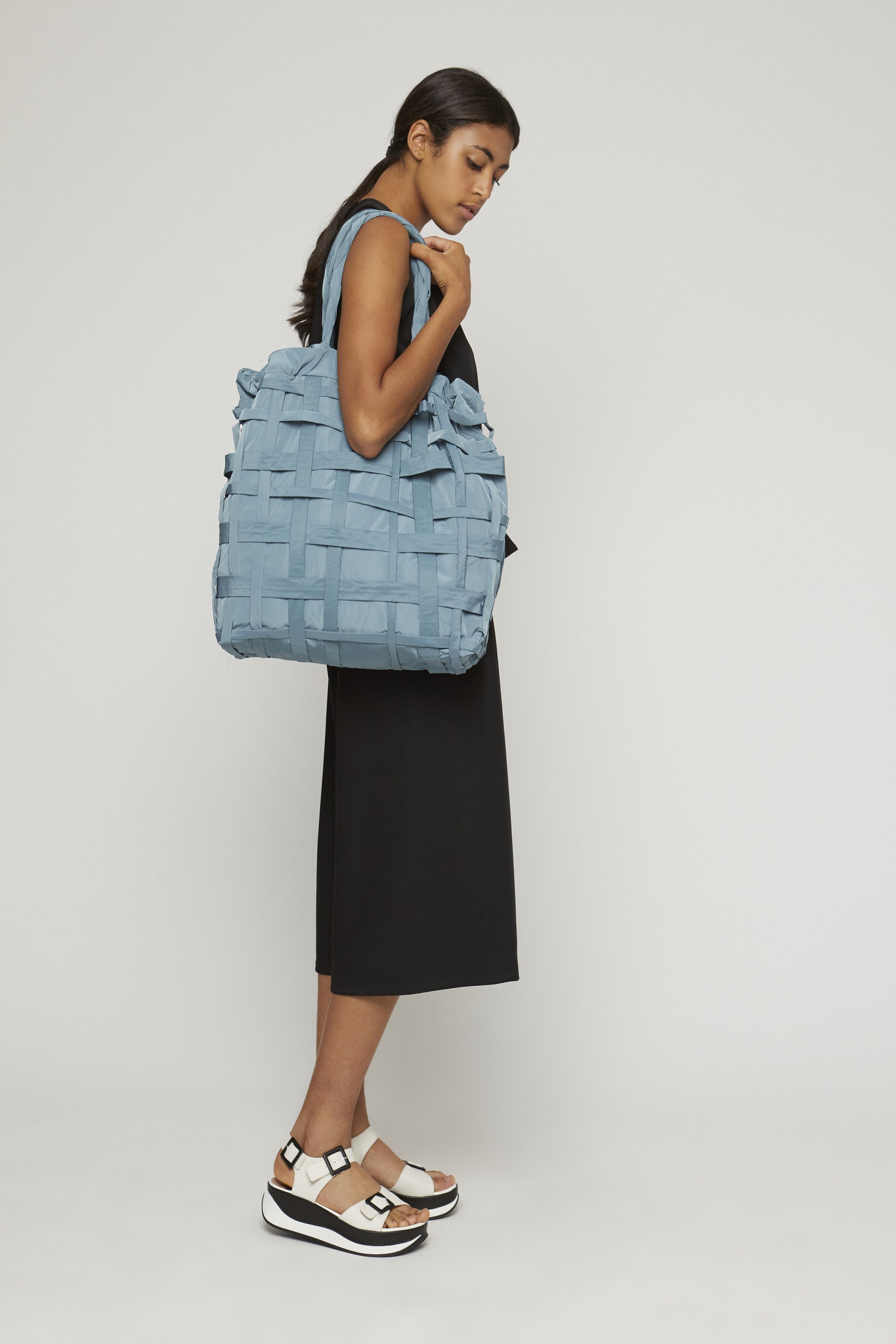 LARGE BLUE BASKET BAG