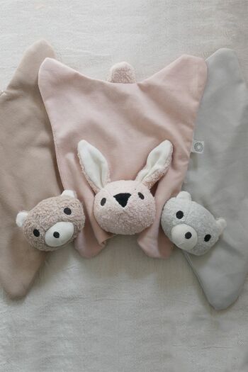 Doudou lapin bio Anika rose 2