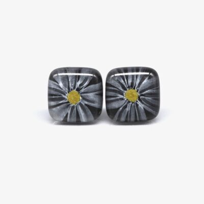 Black daisy stud earrings