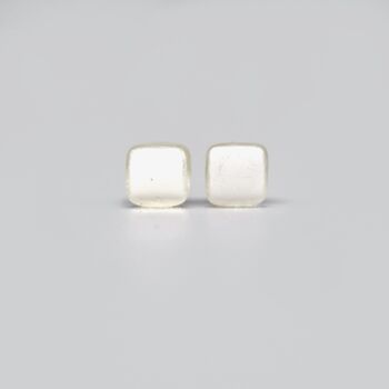 Petites boucles d'oreilles en verre blanc et argent 925 1