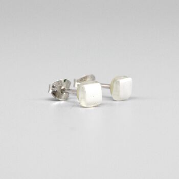 Petites boucles d'oreilles en verre blanc et argent 925 2