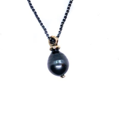 Collier de perles noires