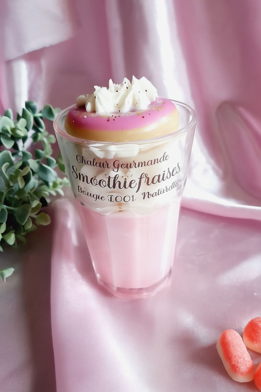 Frullato di fragole con ciambella grande