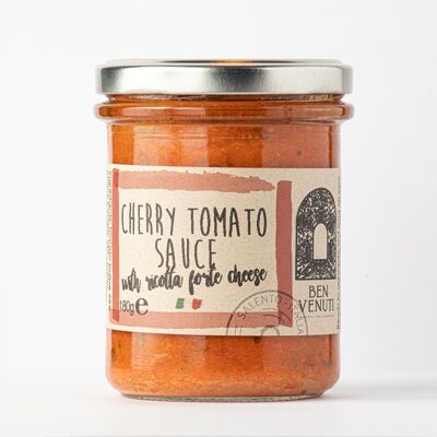 Cherry-Tomaten-Sauce und Ricotta-Forte-Käse