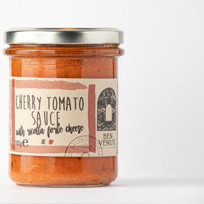 Cherry-Tomaten-Sauce und Ricotta-Forte-Käse