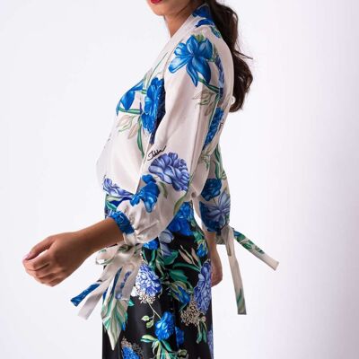 Blusa de seda con manga 7/8 y escote con lazo Color Azul Marfil